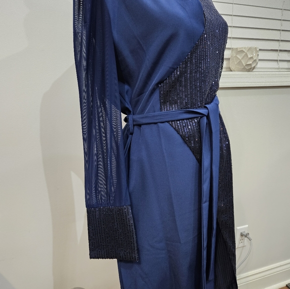 Dress - Picture 4 of 9